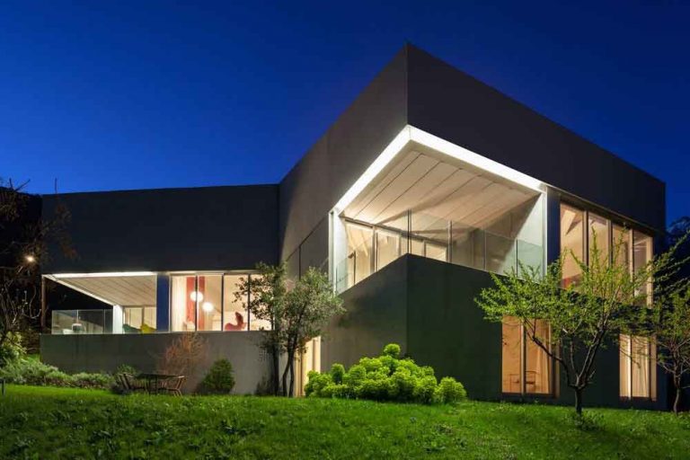 architecture-modern-design-concrete-house-night-scene_t20_moJEL3